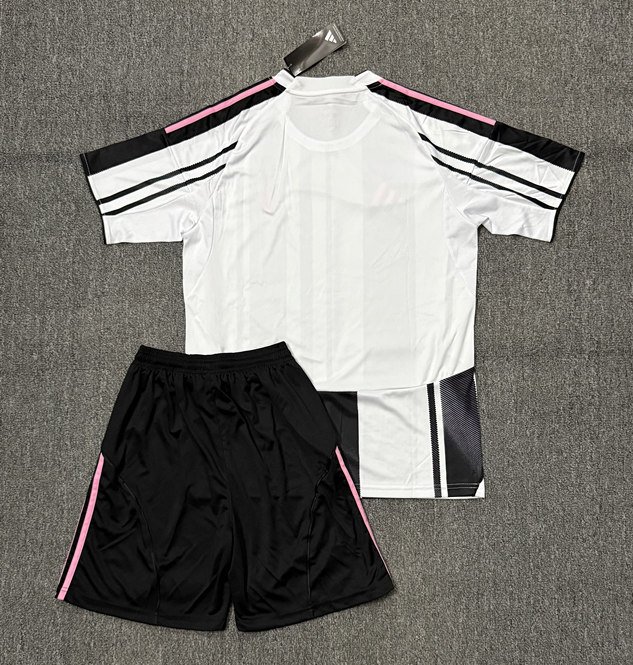 Maillot enafant Domicile Juventus Turin 2025-2026 _ kid Juventus Turin Home jersey 2025-2026 (2)